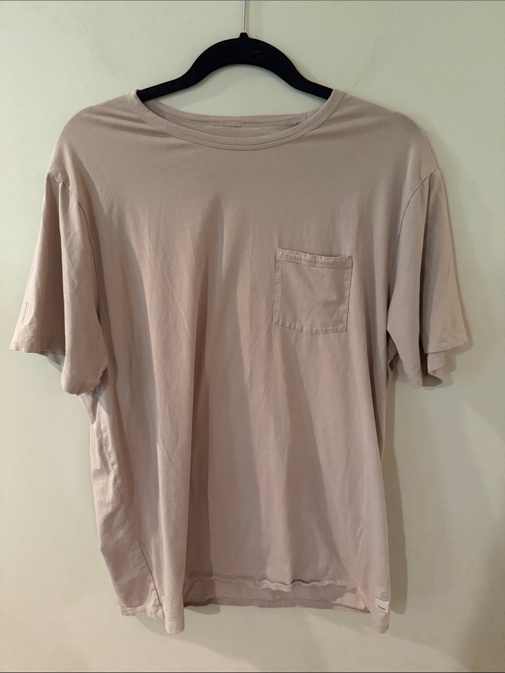 Vuori Men's Short Sleeve Pocket Tee in Taupe